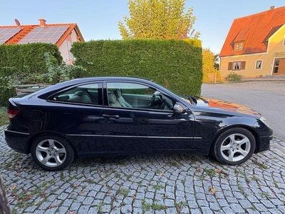 Blau Gebraucht 2009 Mercedes CLC200 Kleinwagen | 4.900 € (Fairer Preis)