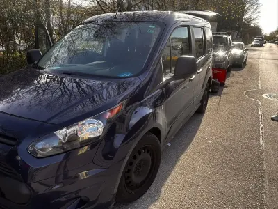 Gebraucht Ford Tourneo 105 PS (77 kW) 2018 Blau Van / Kleinbus