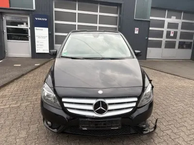 Gebraucht Mercedes B200 136 PS (100 kW) 2014 Schwarz Kleinwagen