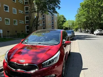 Gebraucht Kia Ceed 135 PS (99 kW) 2014 Rot Kleinwagen