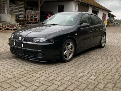 Second-hand Seat Leon CUPRA 204 CP (150 kW) 2002 Negru Hatchback