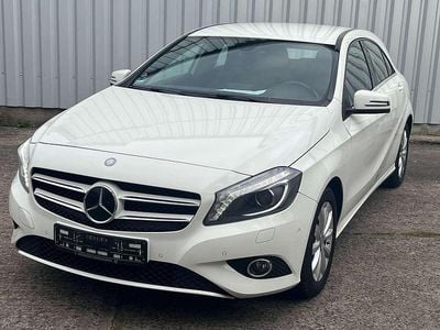 Gebraucht Mercedes A180 Style 122 PS (89 kW) 2015 Weiß Kleinwagen
