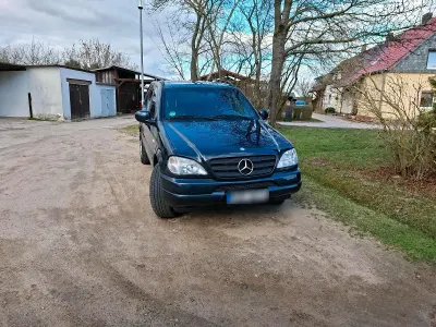 Gebraucht Mercedes ML320 221 PS (162 kW) 2026 Schwarz SUV
