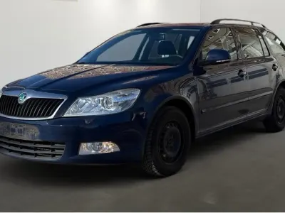 Gebraucht Skoda Octavia Ambiente 105 PS (77 kW) 2011 Blau Kombi