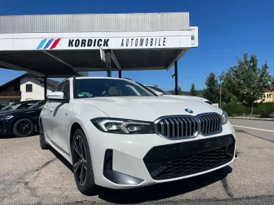 Gebraucht BMW 330 M Sport 258 PS (189 kW) 2023 Weiß Kombi