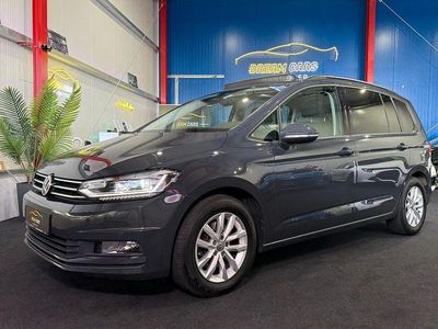 Grau Gebraucht 2016 VW Touran Comfortline Van / Kleinbus | 19.680 € (Fairer Preis)