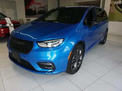 Neu Chrysler Pacifica 291 PS (214 kW) 2026 Blau Van