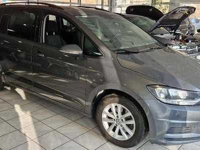 Grau Gebraucht 2016 VW Touran Comfortline Van / Kleinbus | 14.980 € (Guter Preis)