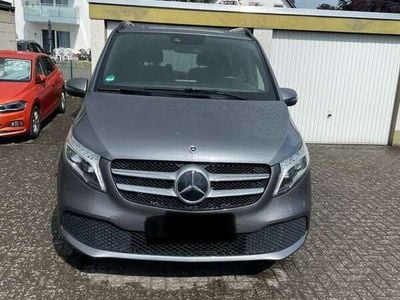 Mercedes V220