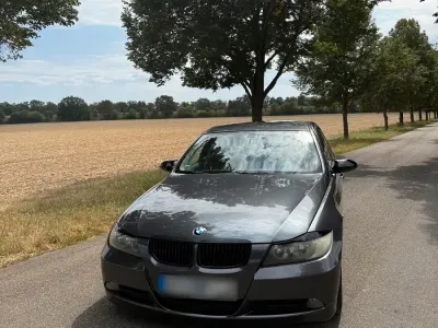 Gebraucht BMW 318 129 PS (94 kW) 2007 Grau Limousine