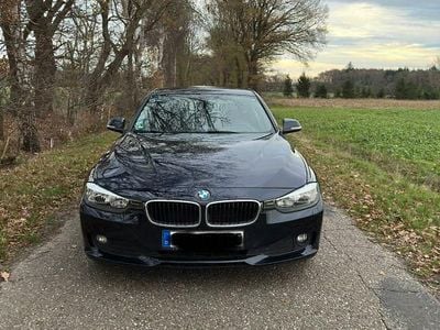 Blau Gebraucht 2015 BMW 320 Efficient Dynamics Kombi | 12.199 € (Guter Preis)