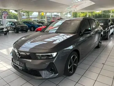 Gebraucht Opel Astra 131 PS (96 kW) 2024 Vulkangrau metallic (metallic) Kleinwagen