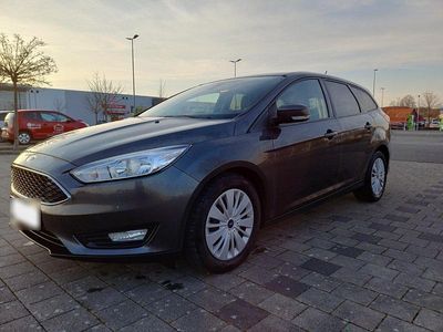Gebraucht Ford Focus Business Edition 125 PS (91 kW) 2018 Grau Kombi