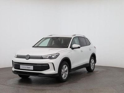 Weiß Neu 2025 VW Tiguan Life SUV | 41.990 €