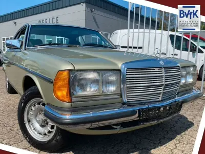 Używany Mercedes 230 136 KM (100 kW) 1983 Zielony Coupe