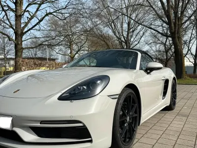 Begagnad Porsche Boxster 300 HK (220 kW) 2020 Grå Cab