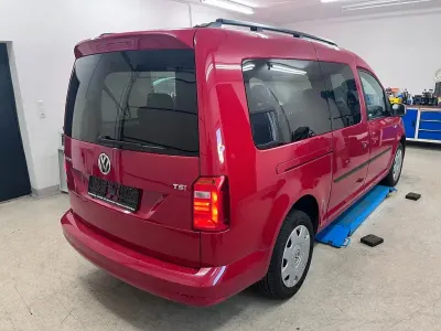 Gebraucht VW Caddy Maxi 125 PS (91 kW) 2017 Rot Van / Kleinbus