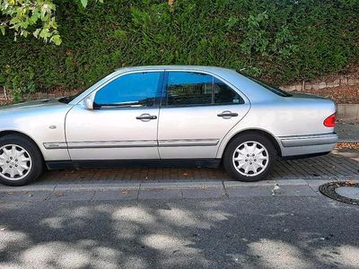 Mercedes E320