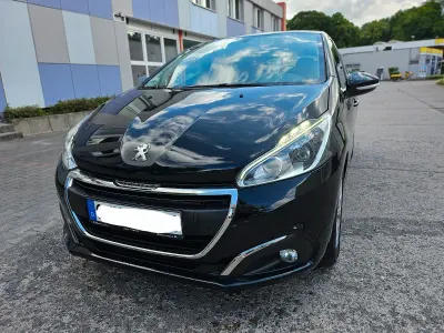 Gebraucht Peugeot 208 Active 82 PS (60 kW) 2017 Schwarz Kleinwagen