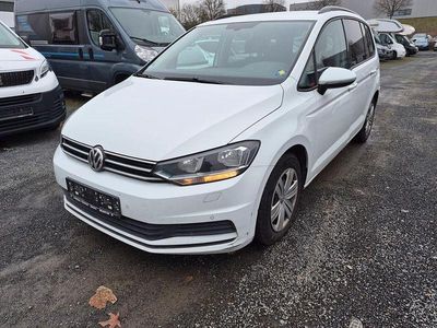 Weiß Gebraucht 2016 VW Touran Comfortline Van / Kleinbus | 7.900 € (Etwas zu teuer)