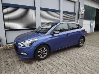 Gebraucht Hyundai i20 Passion 101 PS (74 kW) 2018 Blau Limousine
