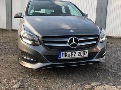 Gebraucht Mercedes B180 122 PS (89 kW) 2016 Grau Van / Kleinbus