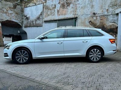 Gebraucht Skoda Superb Style 150 PS (110 kW) 2022 Weiß Kombi