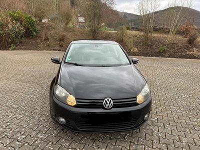 Gebraucht VW Golf VI Match 105 PS (77 kW) 2012 Deep black perleffekt Kleinwagen