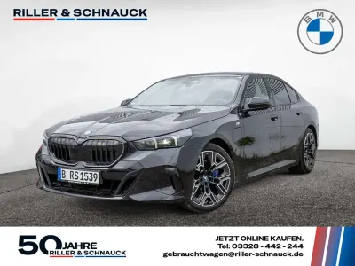 Gebraucht BMW 550e M Sport 489 PS (359 kW) 2024 Schwarz Limousine