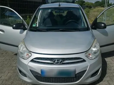 Gebraucht Hyundai i10 69 PS (50 kW) 2012 Silber Kleinwagen