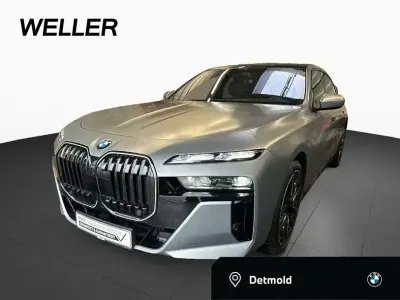 Gebraucht BMW 740 M Sport 299 PS (219 kW) 2024 Frozen pure grey (grau) Limousine