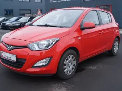 Gebraucht Hyundai i20 Edition 130 PS (95 kW) 2013 Rot Kleinwagen