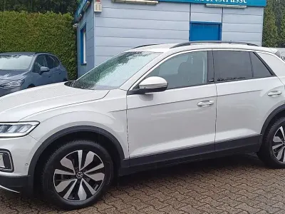 Gebraucht VW T-Roc Move 150 PS (110 kW) 2024 Ascotgrau SUV