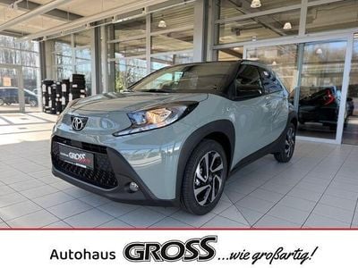 6x3)/ black mica (209) (gruen Gebraucht 2024 Toyota Aygo Team Kleinwagen | 19.950 € (Etwas zu teuer)