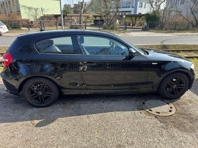 Gebraucht BMW 116 122 PS (89 kW) 2010 Schwarz Kleinwagen
