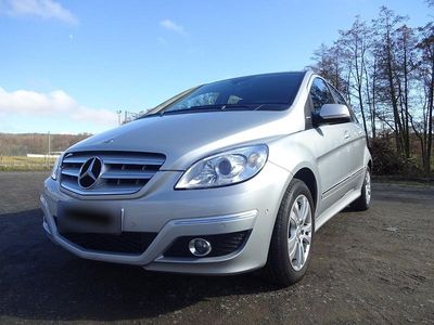 Gebraucht Mercedes B180 116 PS (85 kW) 2010 Silber Van / Kleinbus