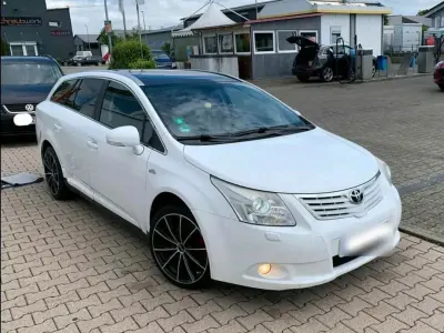 Gebraucht Toyota Avensis 2009 Weiß Kombi