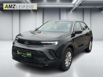 Gebraucht Opel Mokka Enjoy 131 PS (96 kW) 2023 Lackierung schwarz perla nera/ SUV