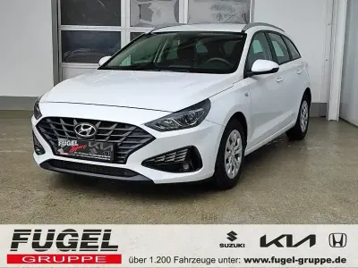 Gebraucht Hyundai i30 120 PS (88 kW) 2023 Atlas white / sol Kombi