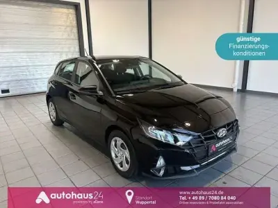 Gebraucht Hyundai i20 Select 84 PS (61 kW) 2022 Schwarz Kleinwagen