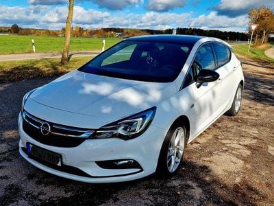 Weiß Gebraucht 2015 Opel Astra Innovation Limousine | 9.300 € (Fairer Preis)