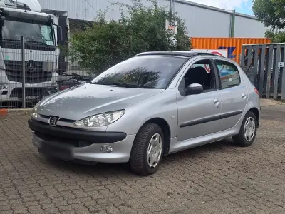 Gebraucht Peugeot 206 109 PS (80 kW) 2003 Silber Kleinwagen