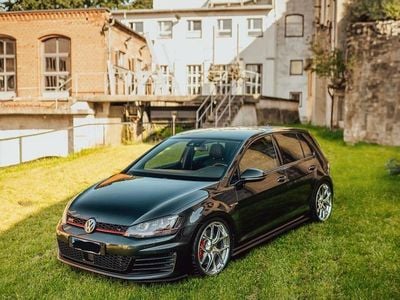 Grau Gebraucht 2014 VW Golf VII GTI Limousine | 17.500 € (Etwas zu teuer)