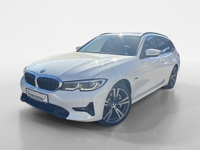 Gebraucht BMW 330e Luxury Line 292 PS (214 kW) 2022 Weiß Kombi