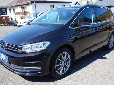 Gebraucht VW Touran Comfortline 150 PS (110 kW) 2020 Schwarz Van / Kleinbus