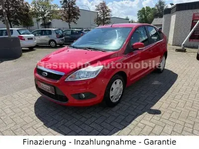 Gebraucht Ford Focus Titanium 116 PS (85 kW) 2011 Rot Limousine