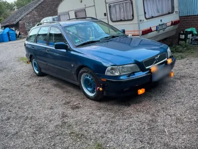Gebraucht Volvo V40 125 PS (91 kW) 2001 Blau Kombi