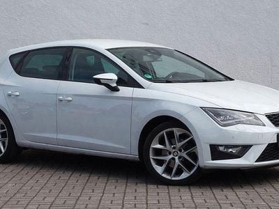 Używany Seat Leon FR 122 KM (89 kW) 2013 Biały Sedan/Limuzyna