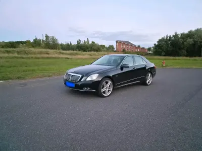Gebraucht Mercedes E200 184 PS (135 kW) 2009 Schwarz Limousine