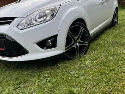 Używany Ford Grand C-Max Business Edition 170 KM (125 kW) 2015 Biały Minivan